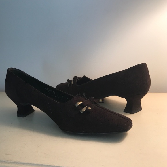 STUART WEITZMAN COLA SUEDE HEELS - Picture 2 of 10